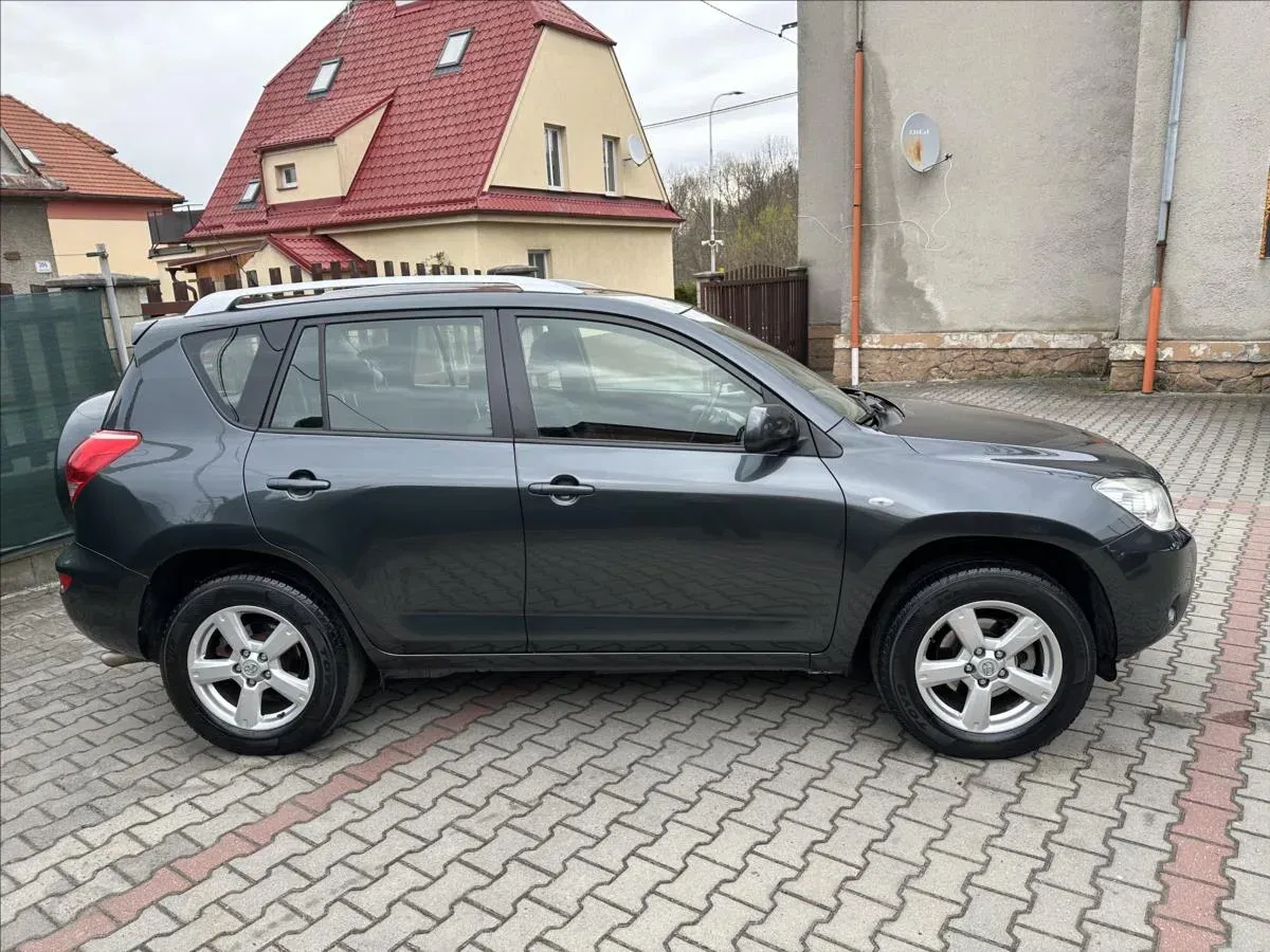Toyota RAV4 - Náhled 2