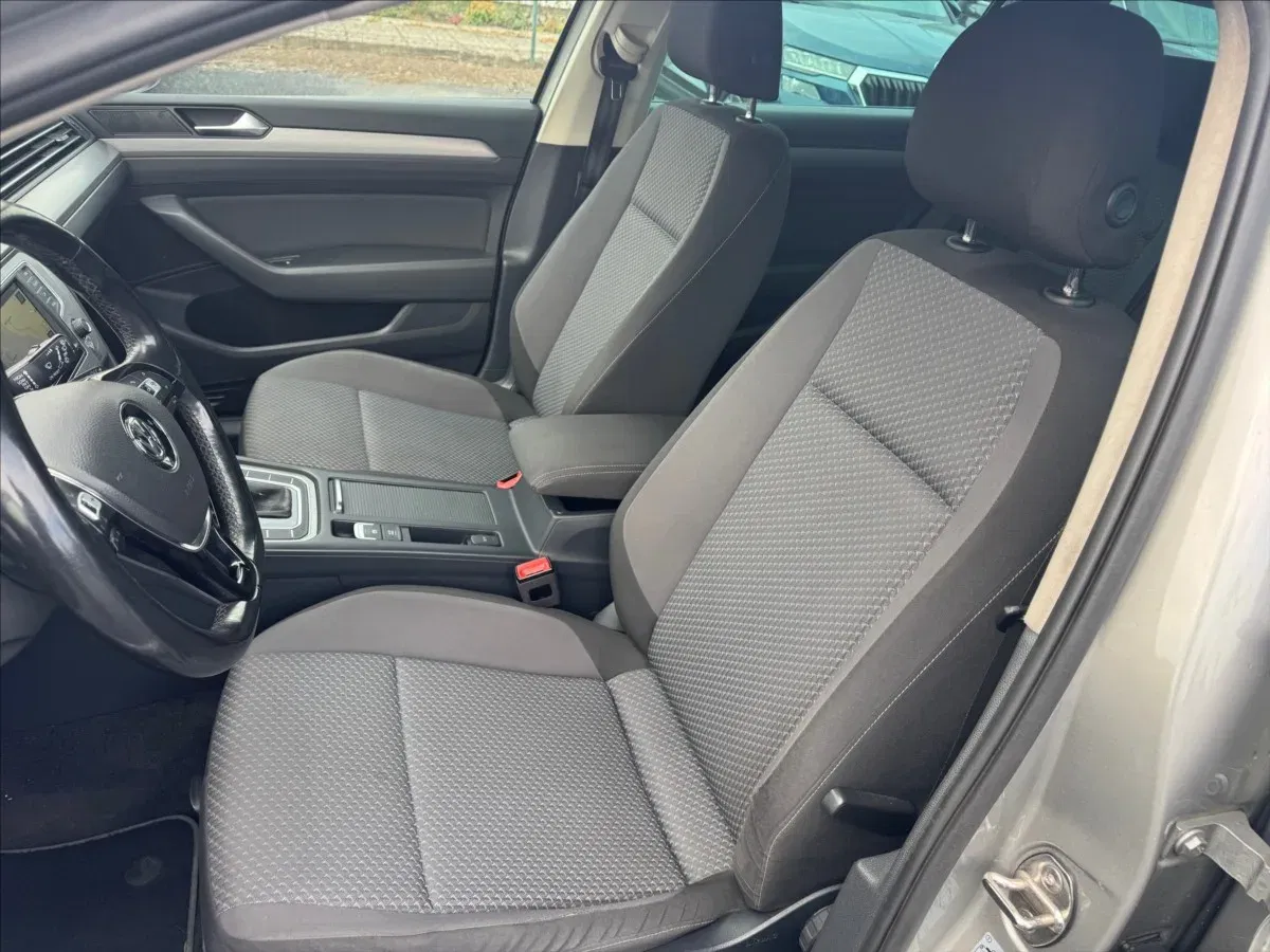 Volkswagen Passat - Náhled 8