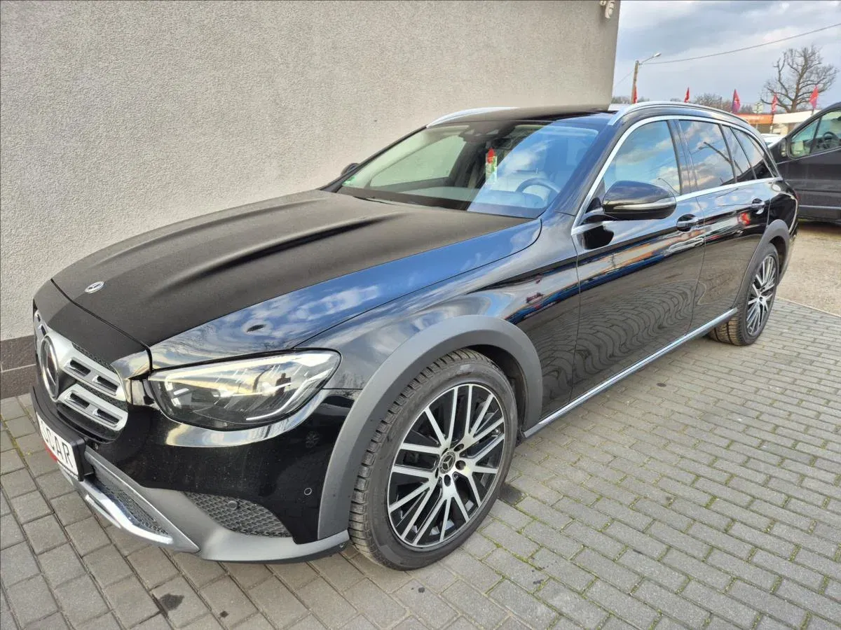Mercedes-Benz Třídy E - Obrázek 1