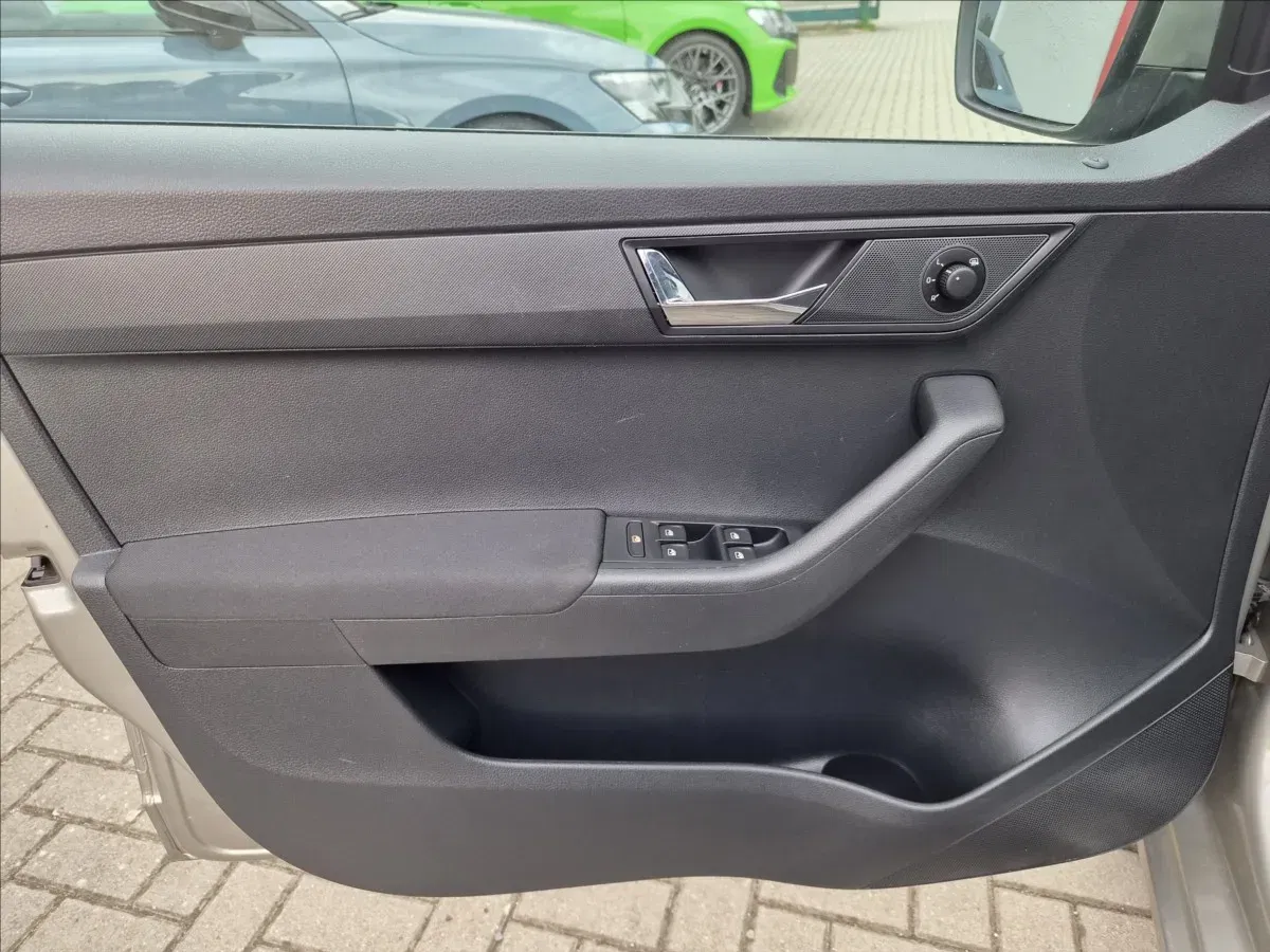 Škoda Fabia - Náhled 8