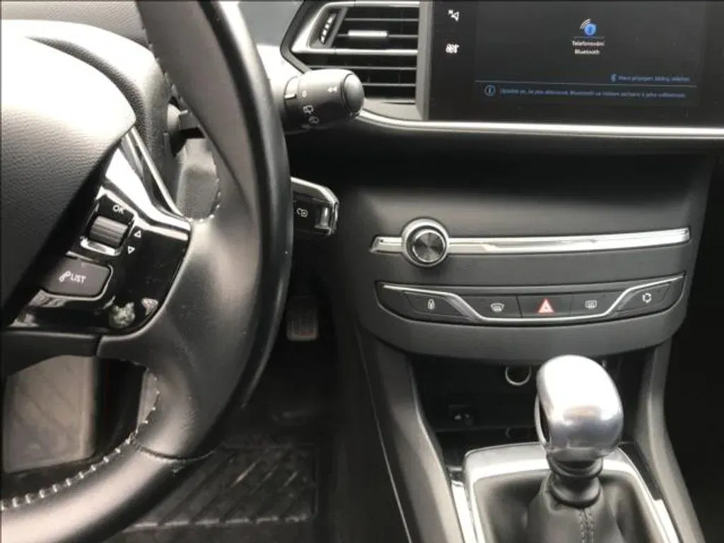 Peugeot 308 - Náhled 8