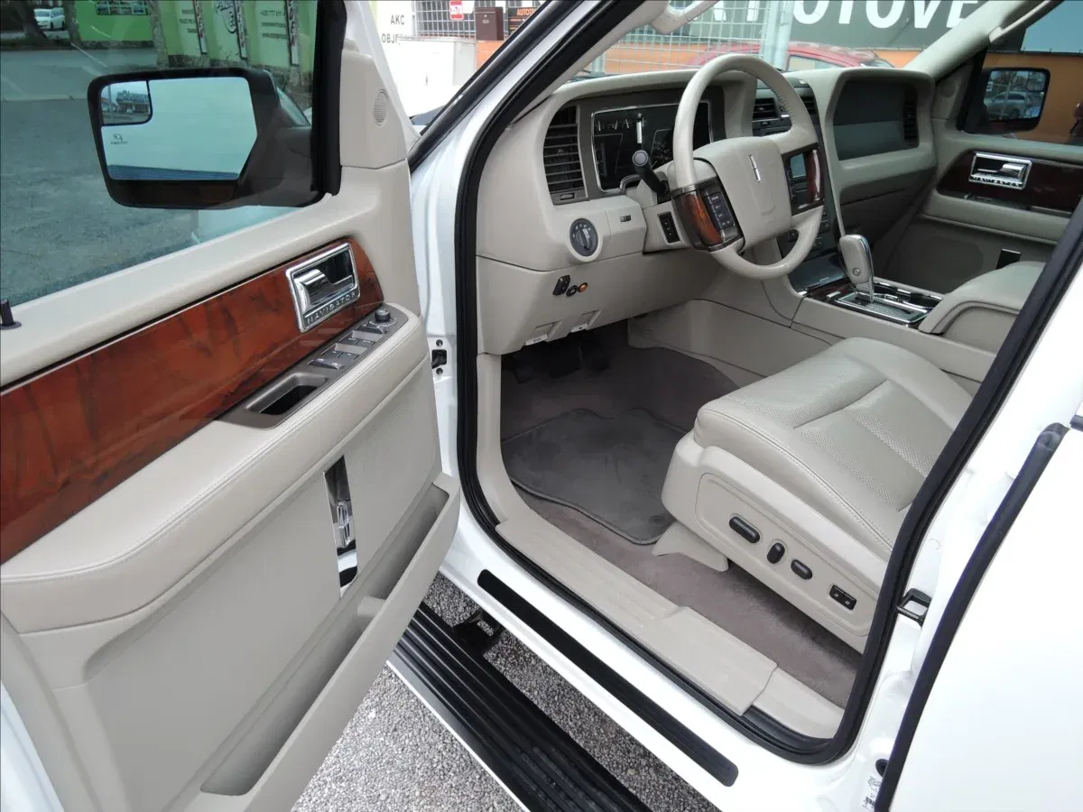 Lincoln Navigator - Náhled 8