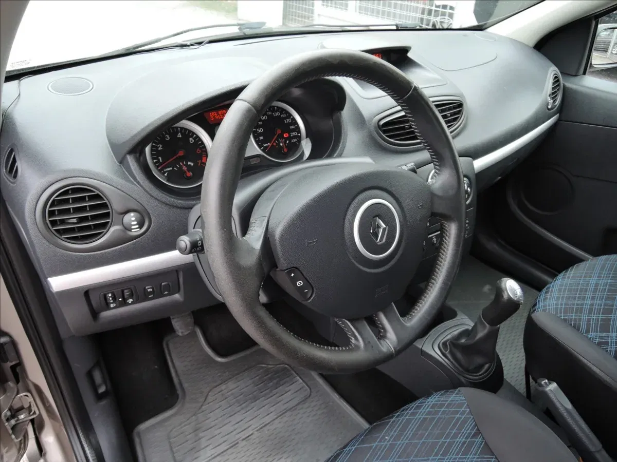 Renault Clio - Náhled 8