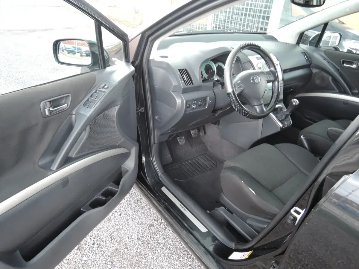 Toyota Corolla Verso - Náhled 8