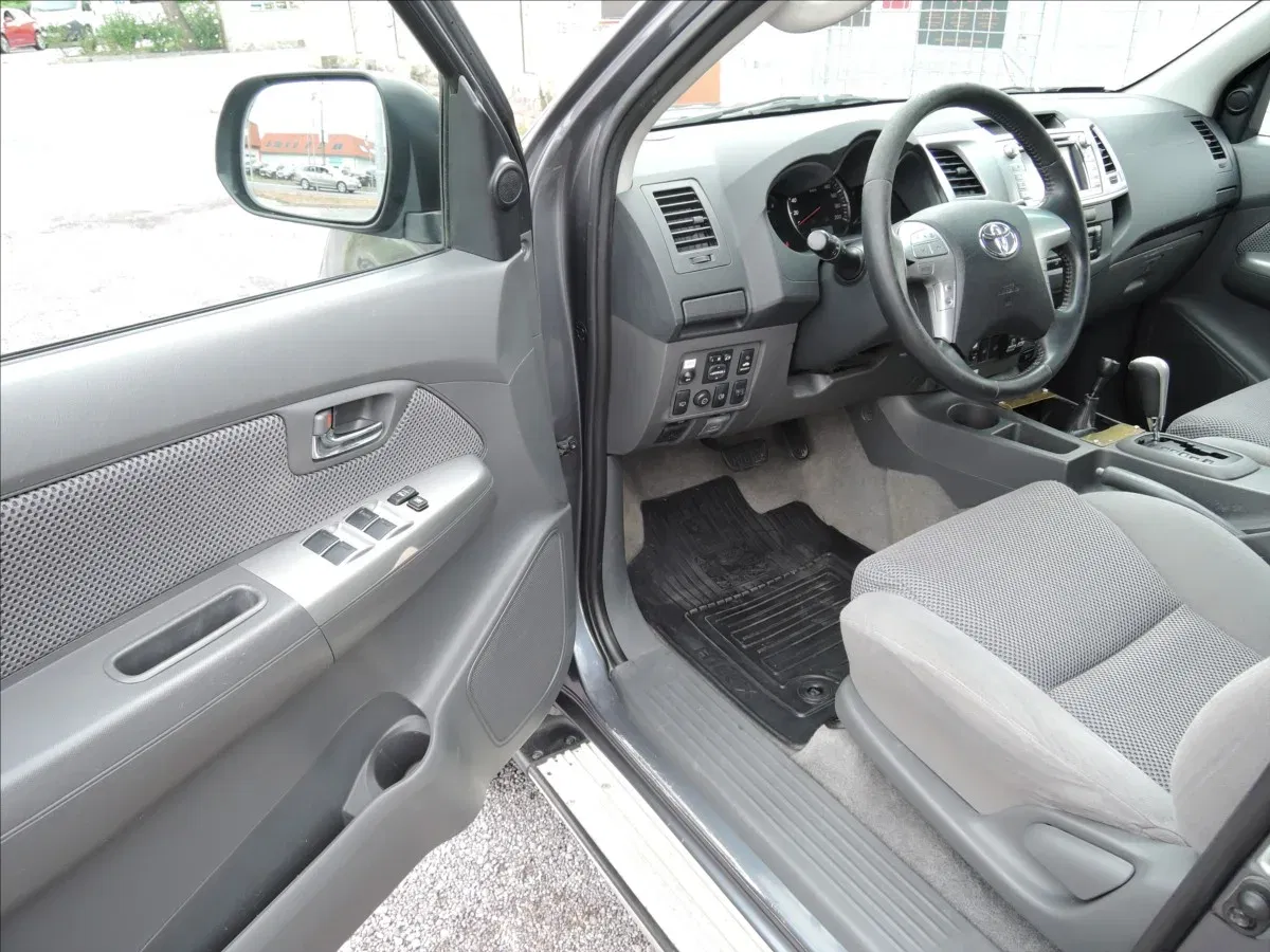 Toyota Hilux - Náhled 8
