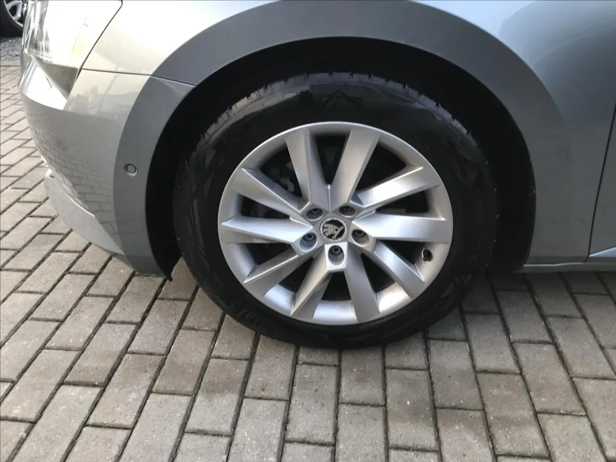Škoda Superb - Náhled 8
