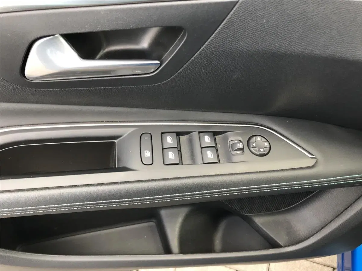 Peugeot 3008 - Náhled 8
