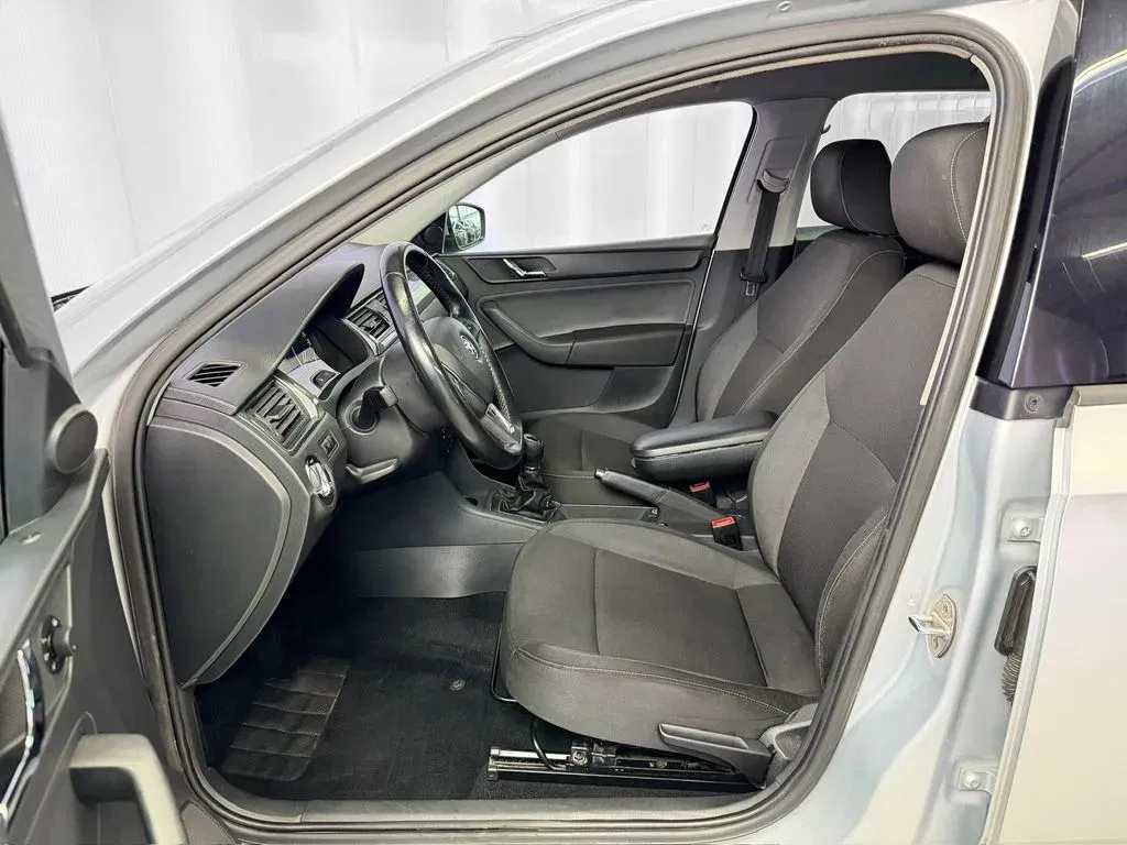 Škoda Rapid - Náhled 8