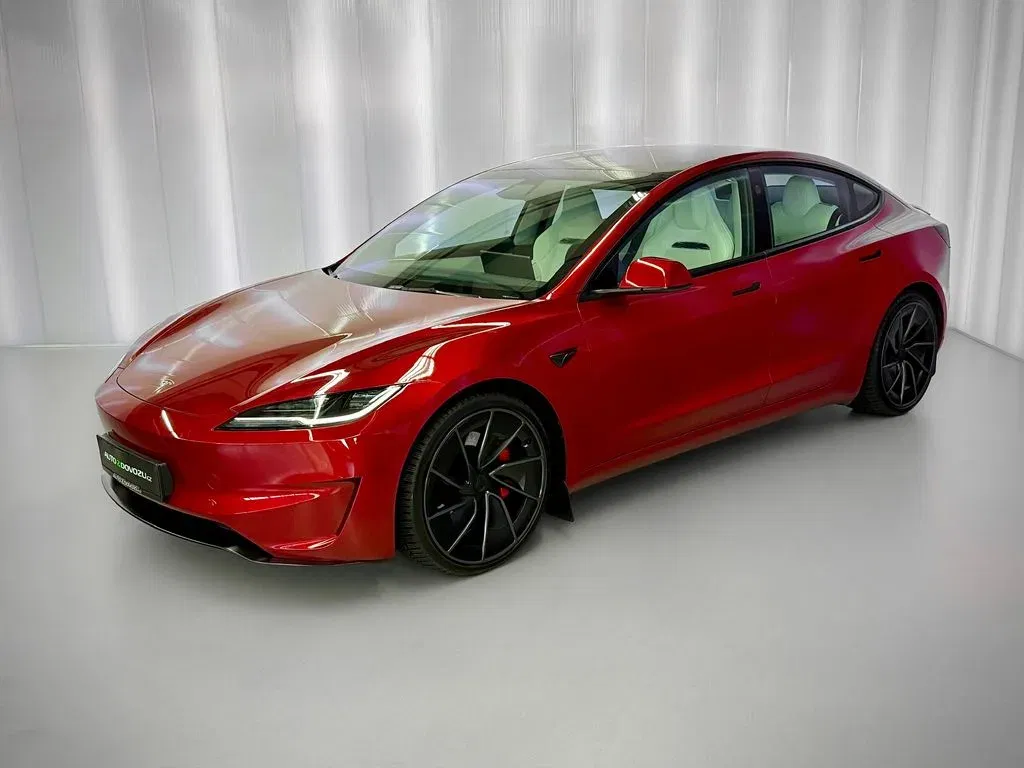 Tesla Model 3 - Obrázek 1