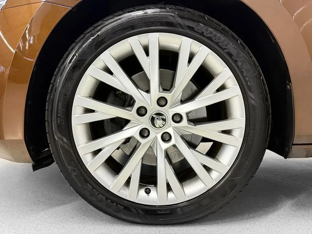 Škoda Superb - Náhled 8