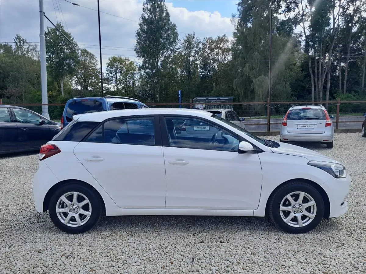 Hyundai i20 - Náhled 8