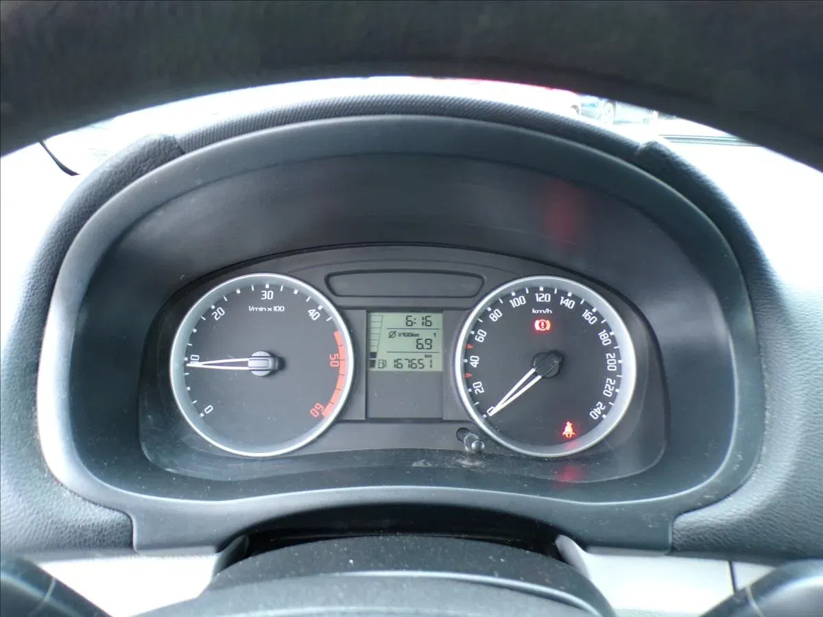 Škoda Fabia - Náhled 8