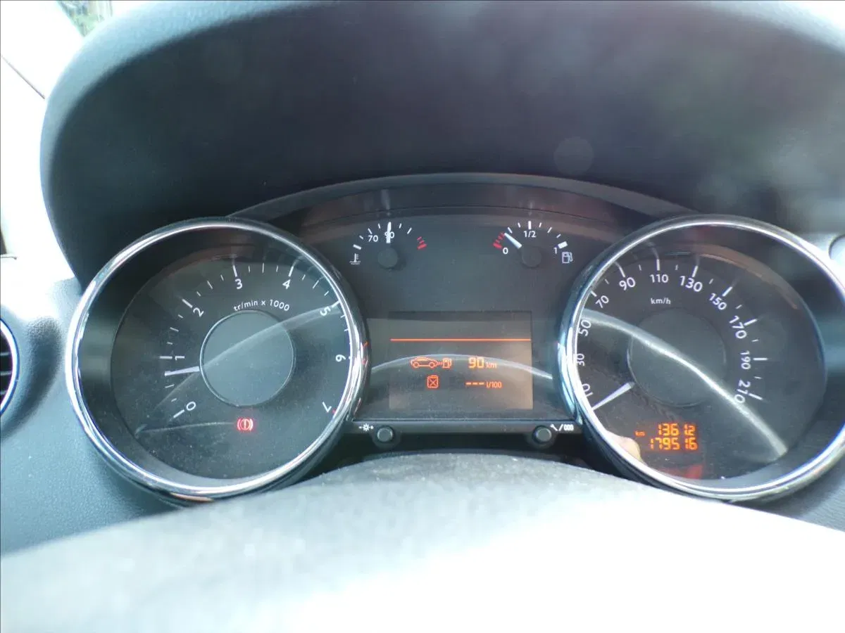 Peugeot 5008 - Náhled 8