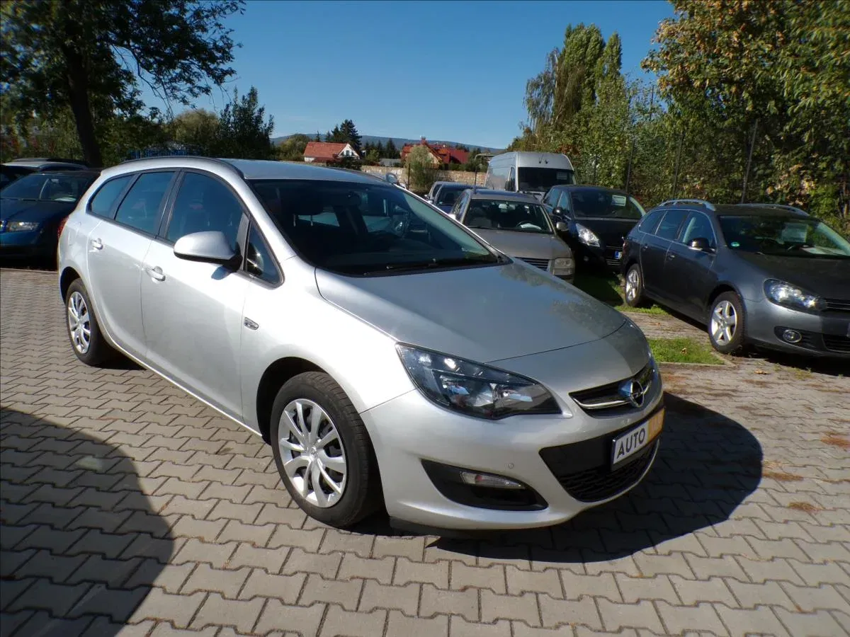 Opel Astra – fotografie 1