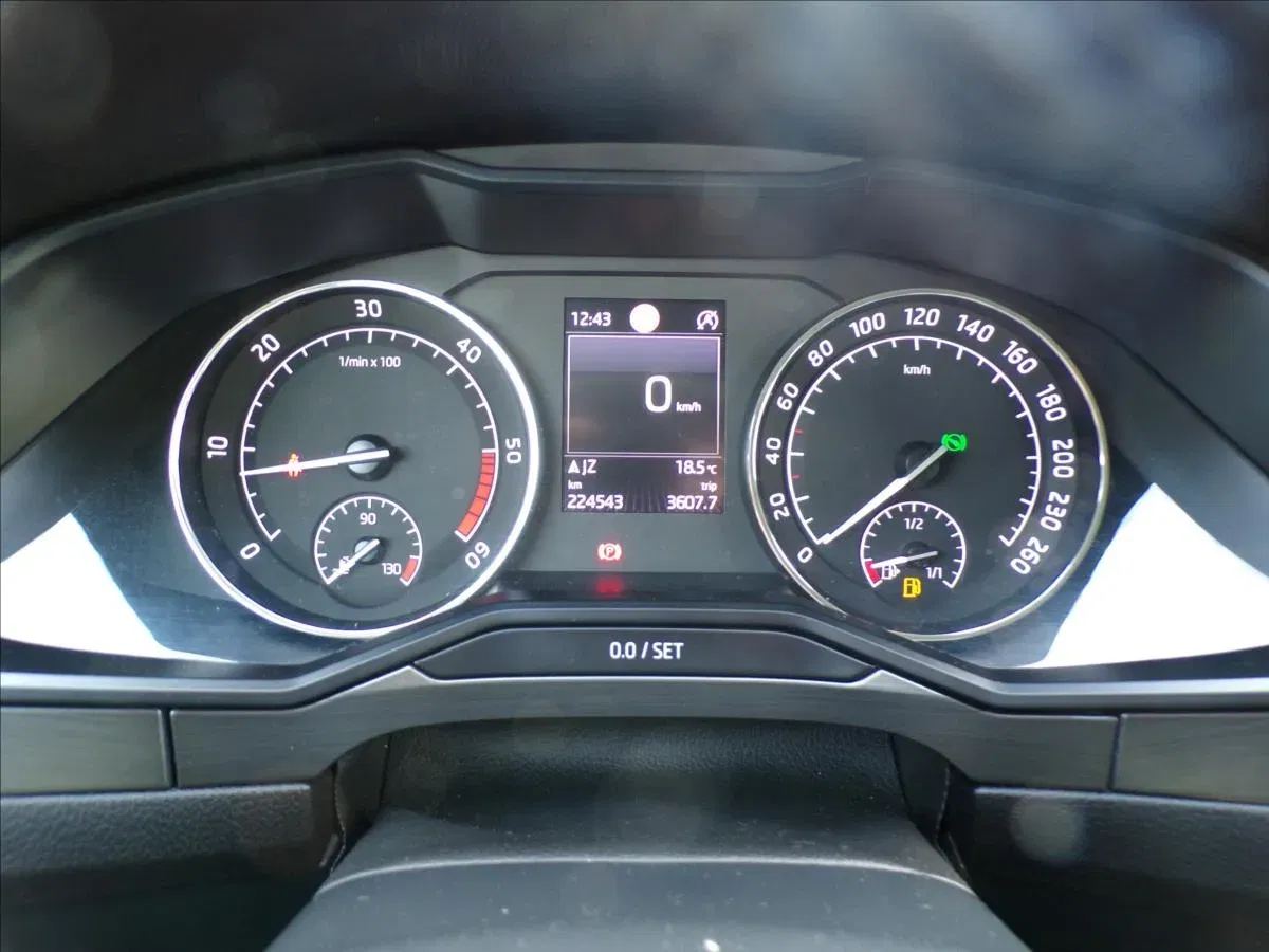 Škoda Superb - Náhled 8