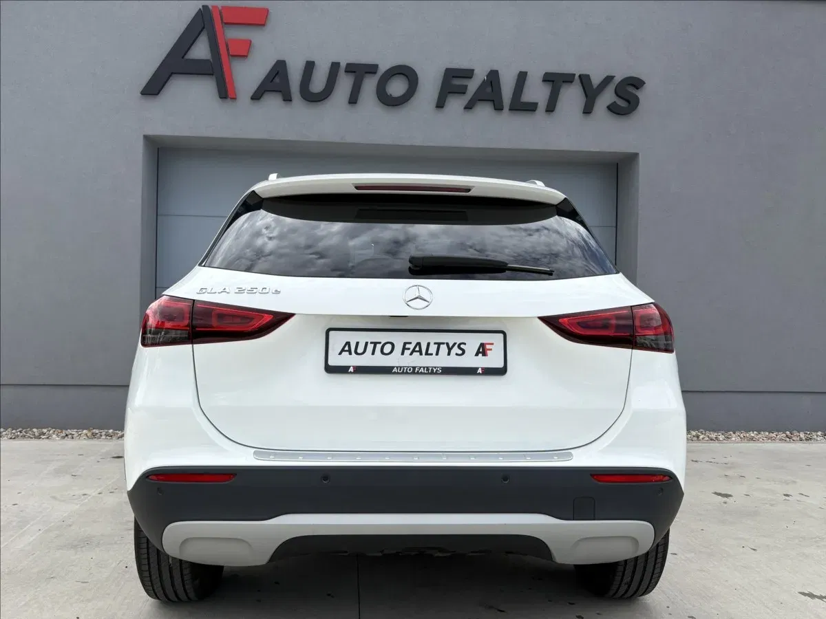 Mercedes-Benz GLA - Náhled 8