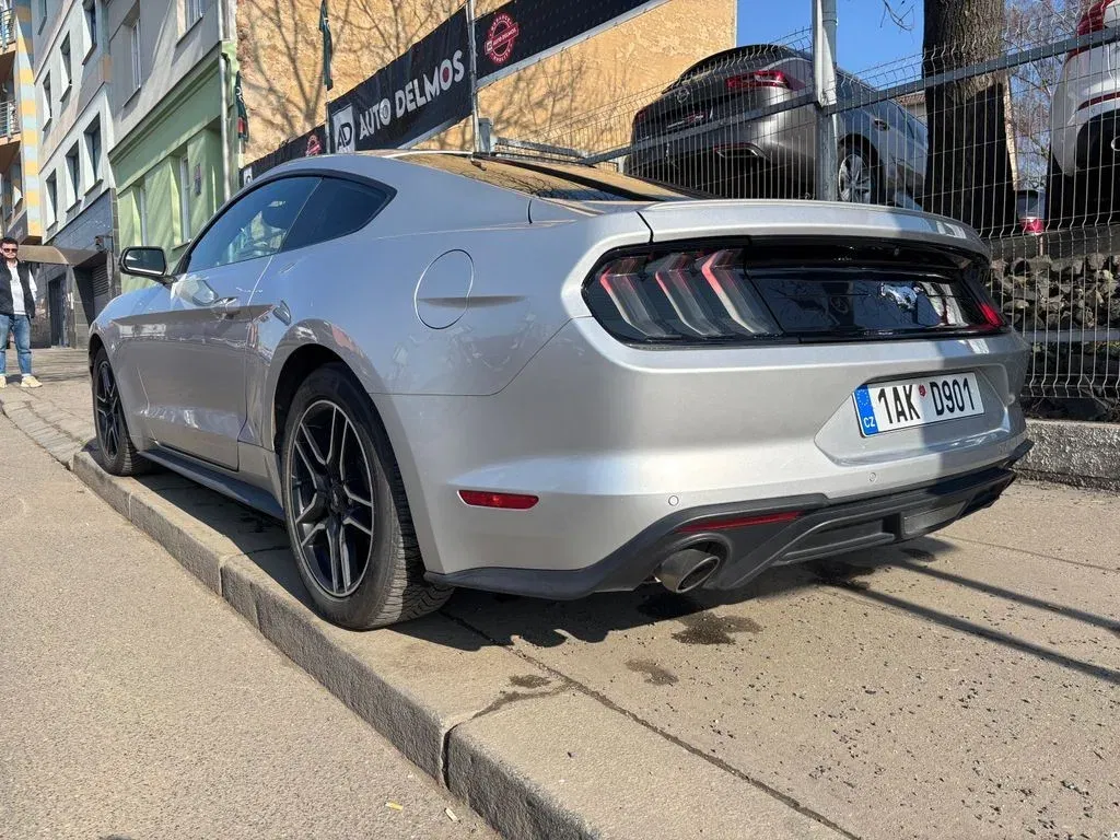 Ford Mustang - Náhled 4