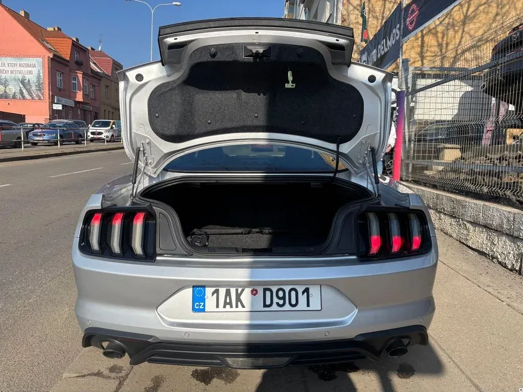 Ford Mustang - Náhled 6