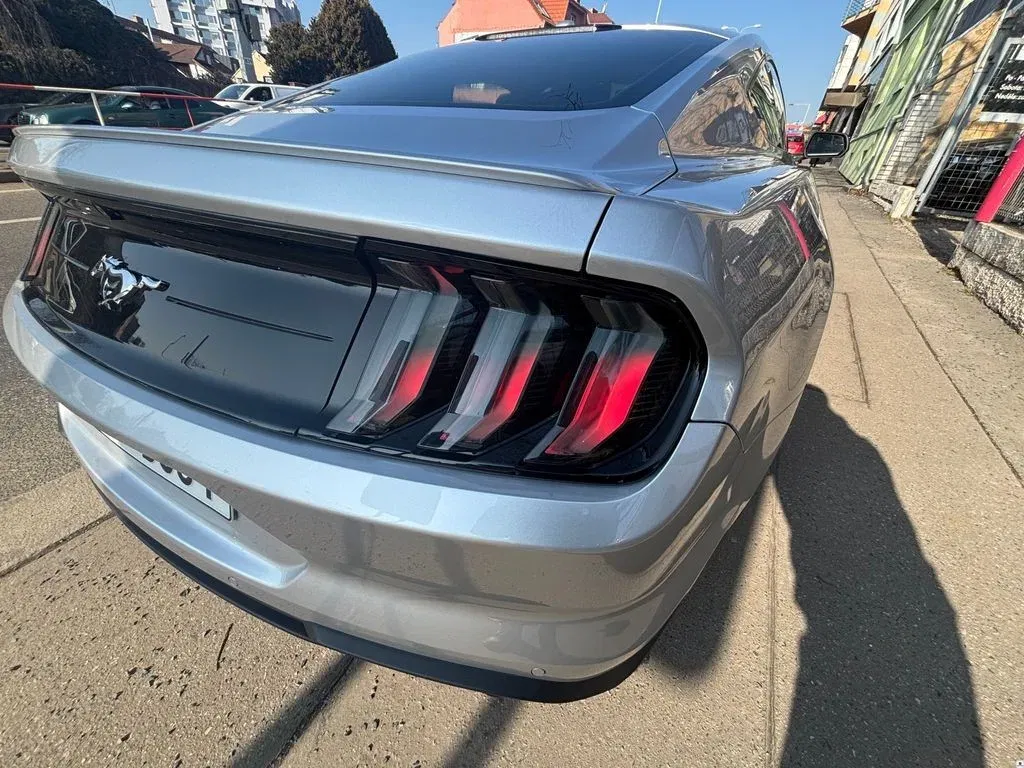 Ford Mustang - Náhled 8