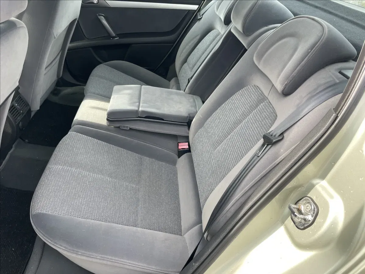 Peugeot 407 - Náhled 8