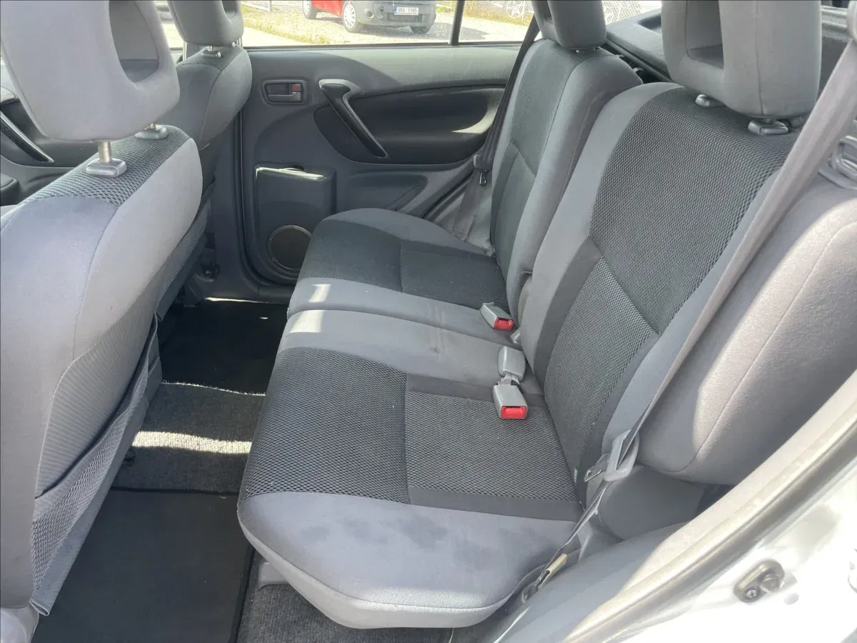 Toyota RAV4 - Náhled 8