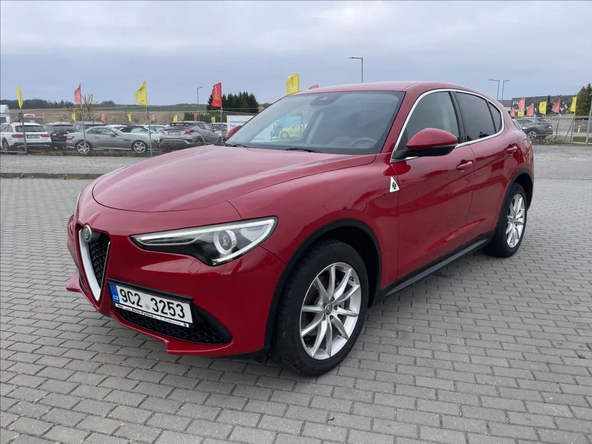 Alfa Romeo Stelvio 2,0 Turbo 280k Q4 AT8 4x4 Tažné, 2017