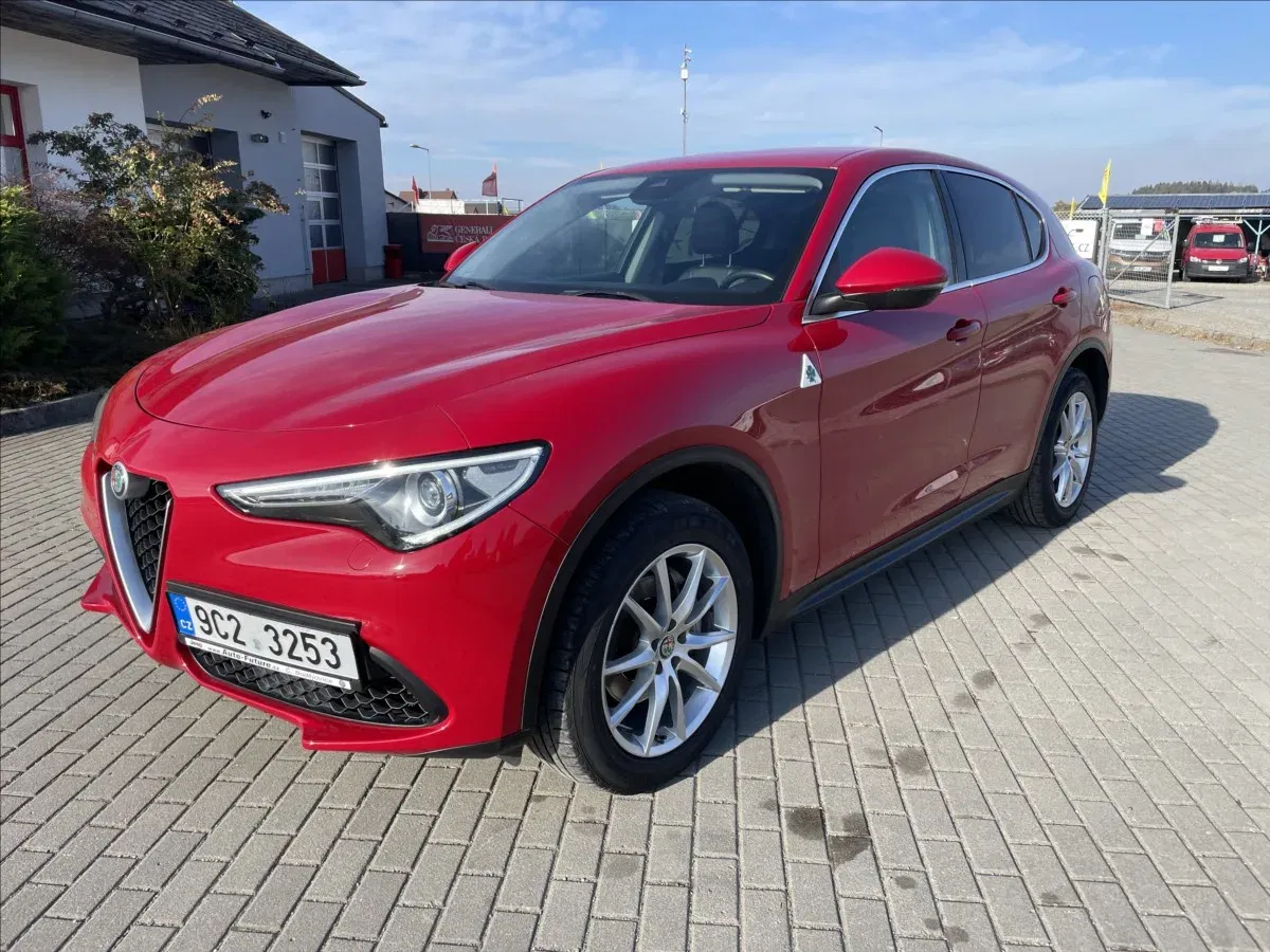 Alfa Romeo Stelvio 2,0 Turbo 280k Q4 AT8 4x4 Tažné, 2017