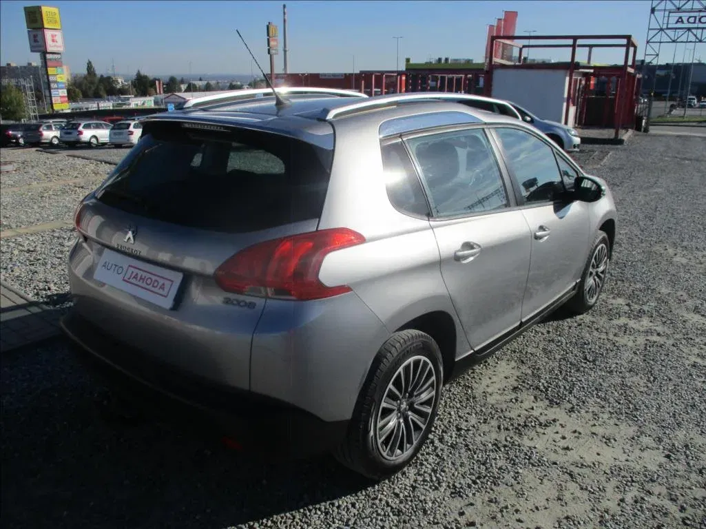 Peugeot 2008 - Náhled 8