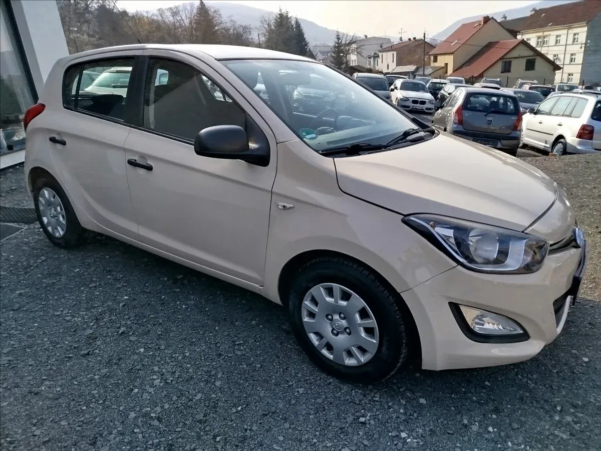 Hyundai i20 - Náhled 8