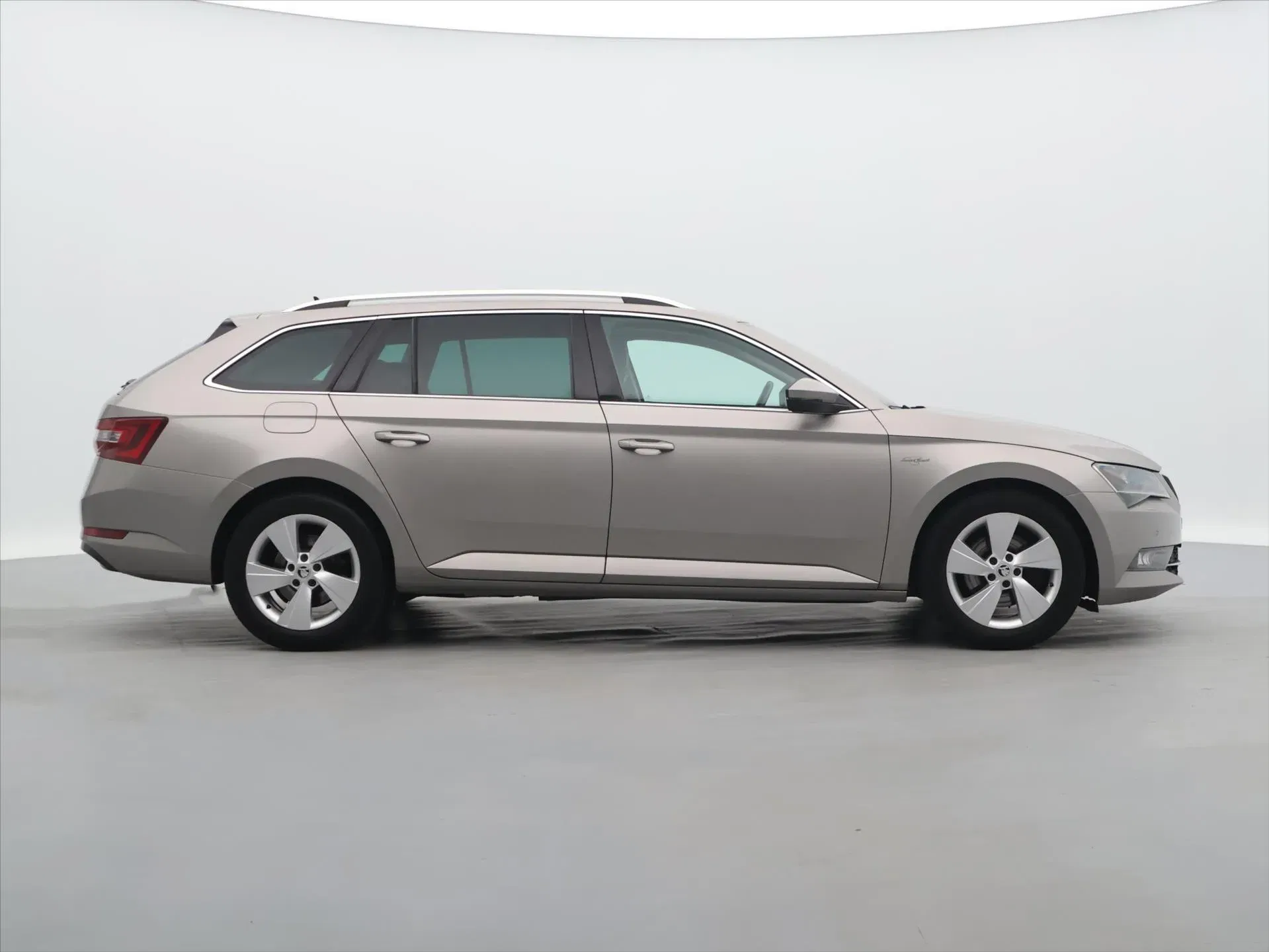Škoda Superb - Náhled 8