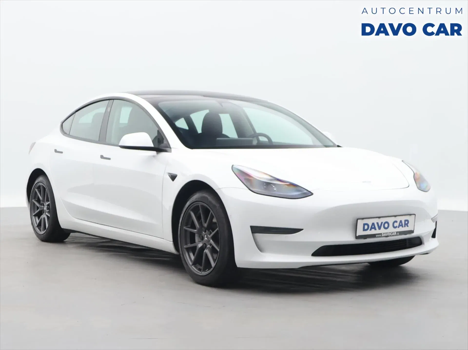 Tesla Model 3 - Obrázek 1
