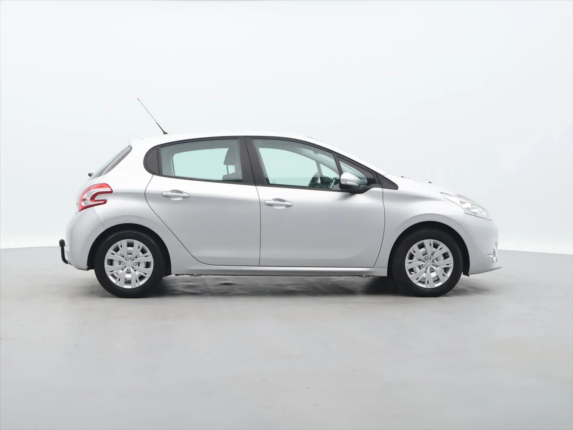 Peugeot 208 - Náhled 8