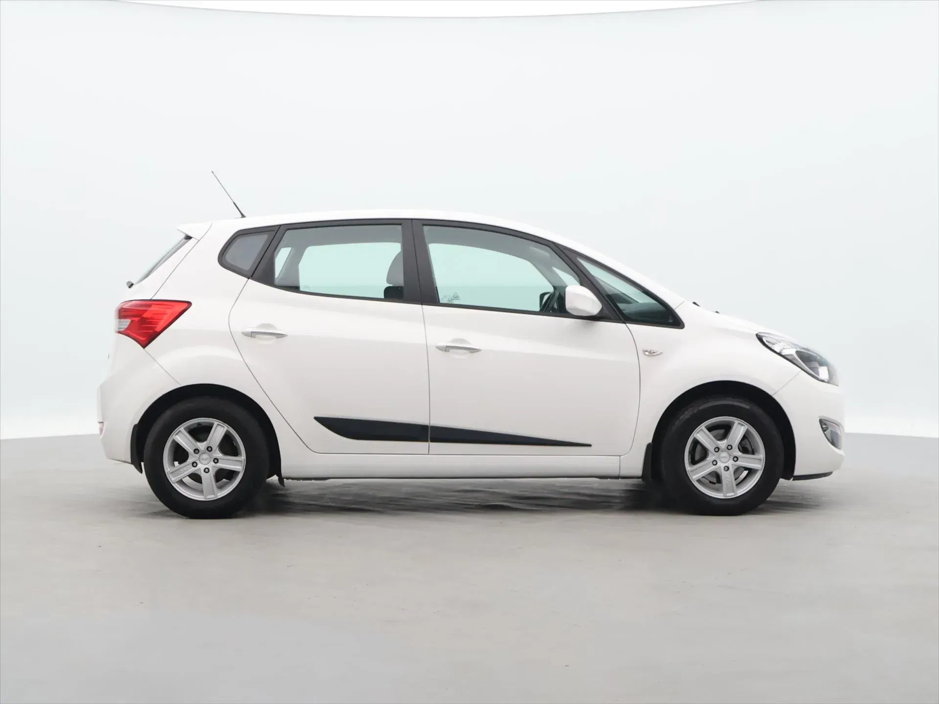 Hyundai ix20 - Náhled 8