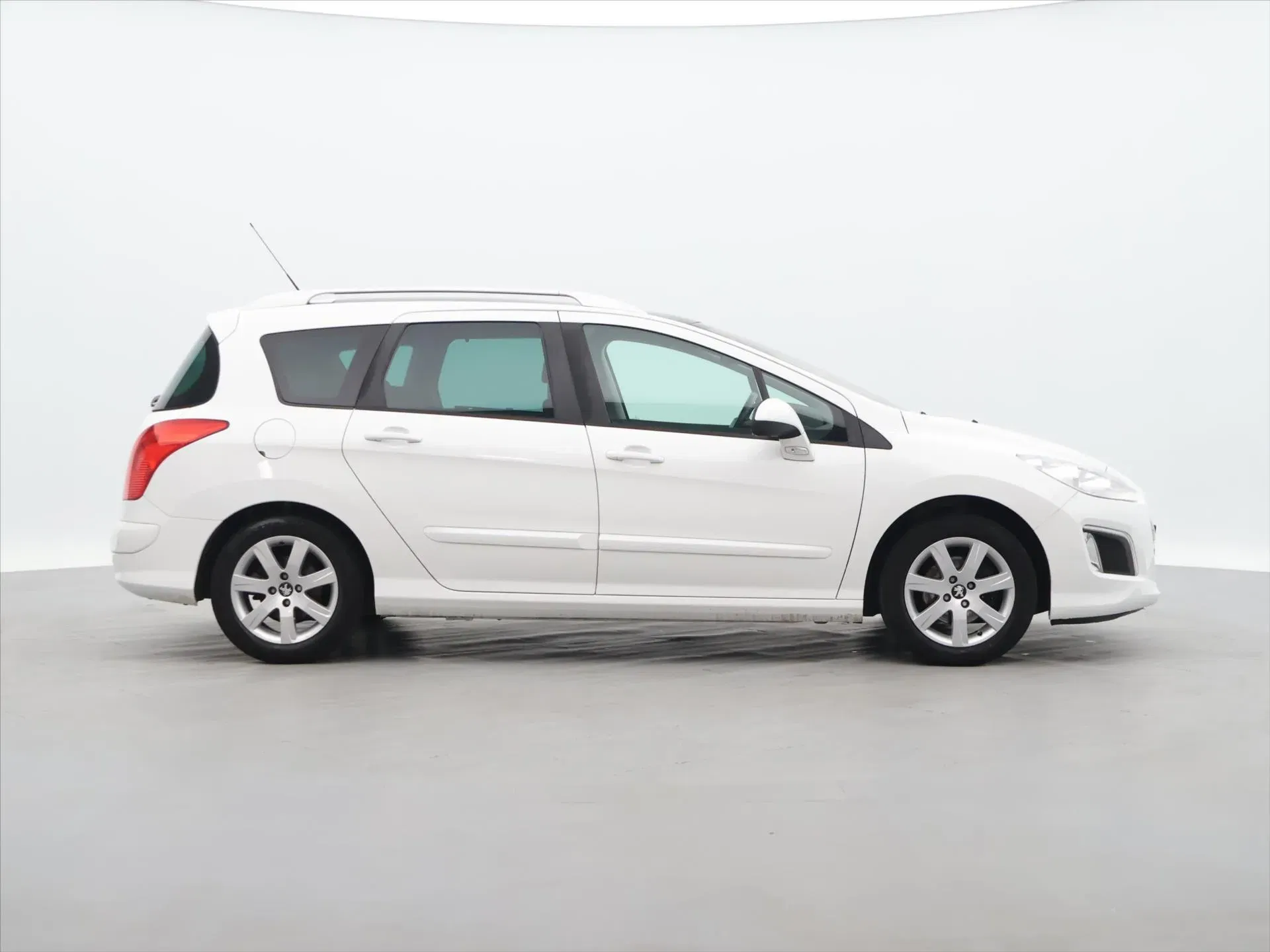Peugeot 308 - Náhled 8