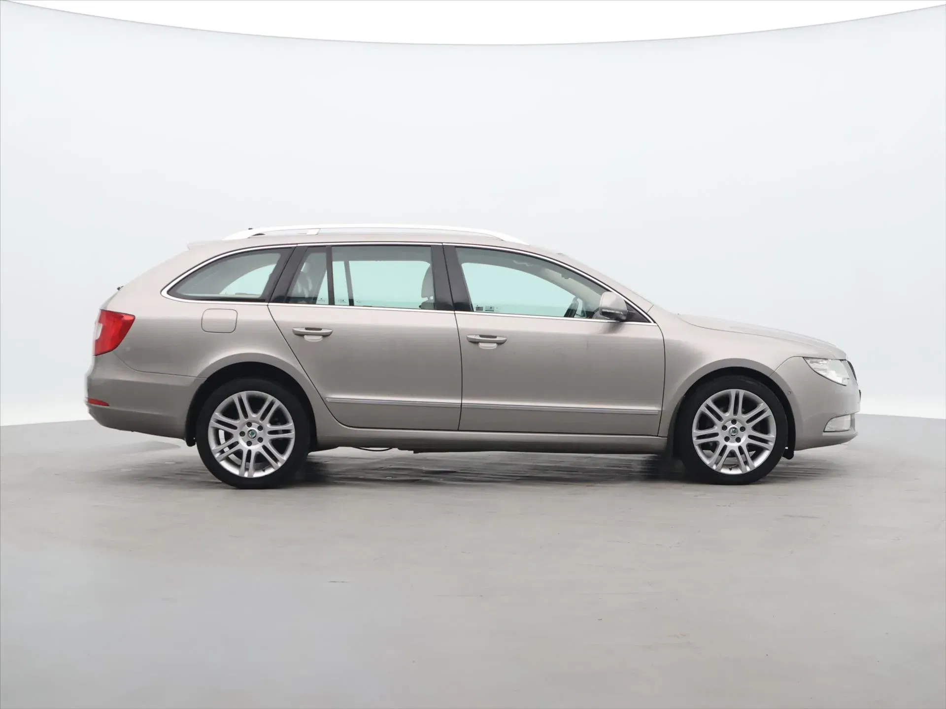 Škoda Superb - Náhled 8