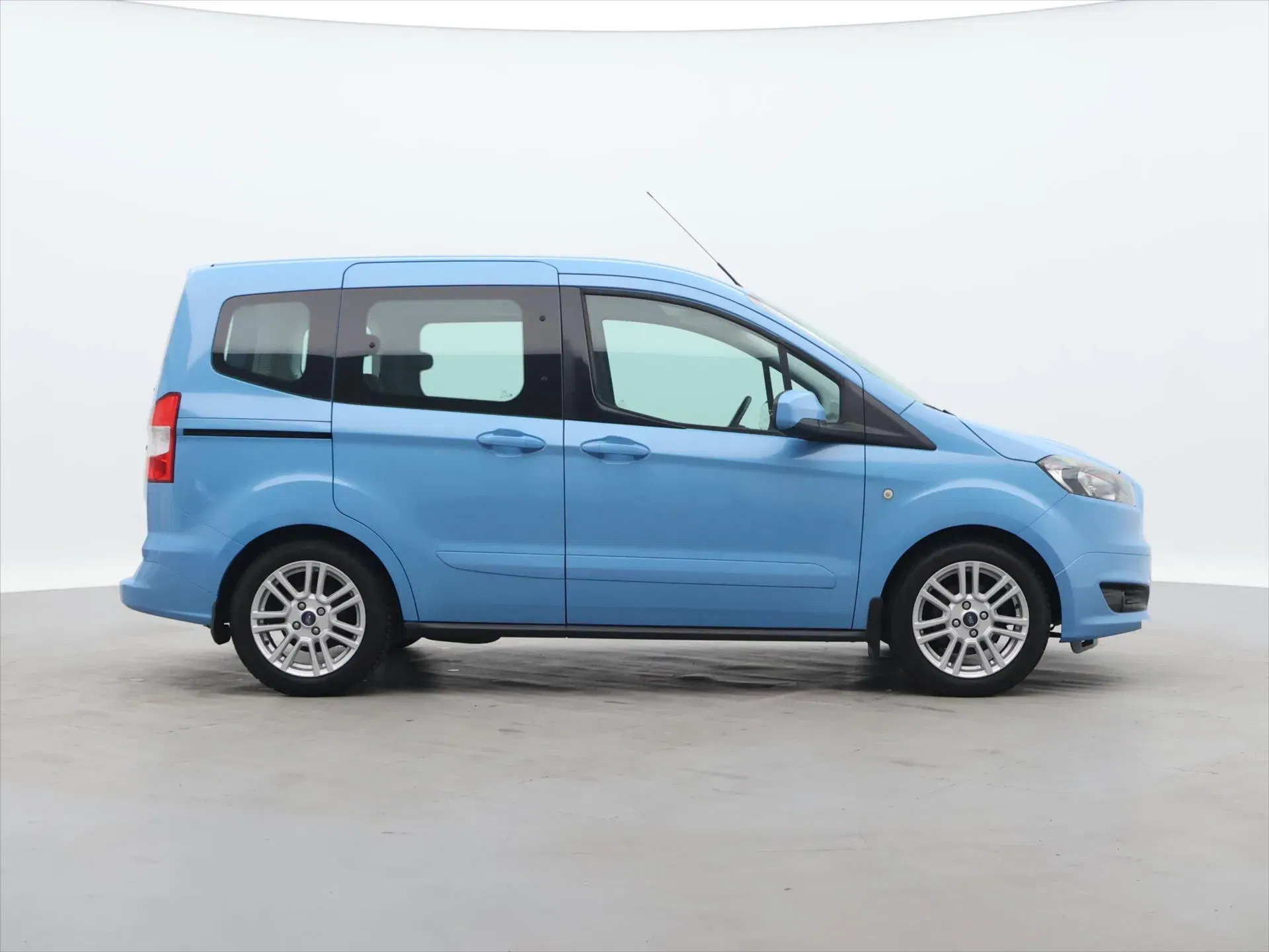 Ford Tourneo Courier - Náhled 8