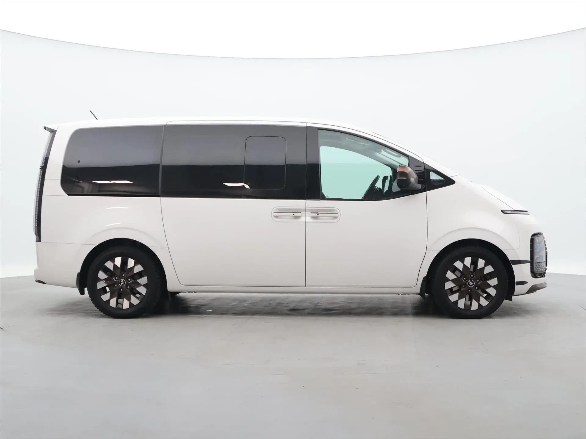 Hyundai Staria - Náhled 8