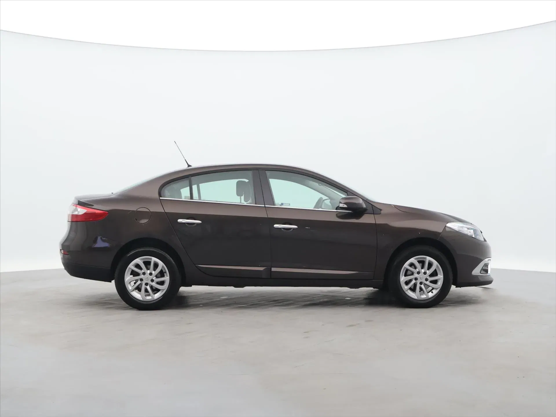 Renault Fluence - Náhled 8