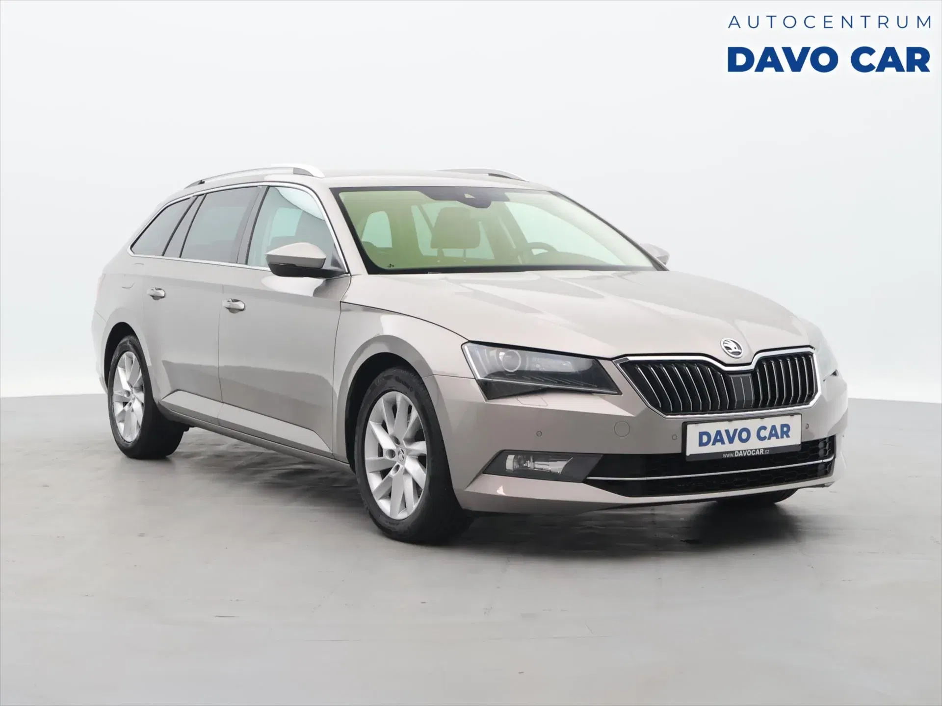 Škoda Superb – fotografie 1