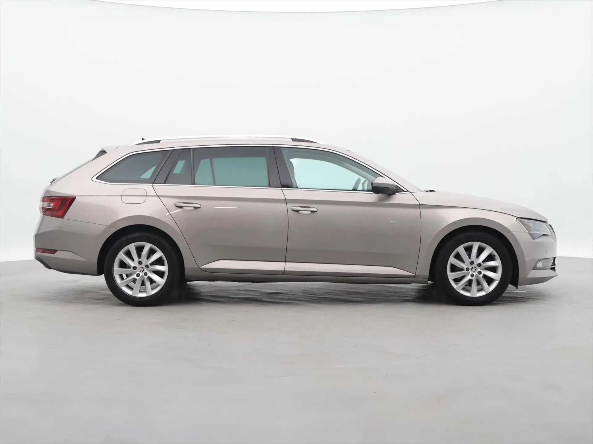 Škoda Superb - Náhled 8