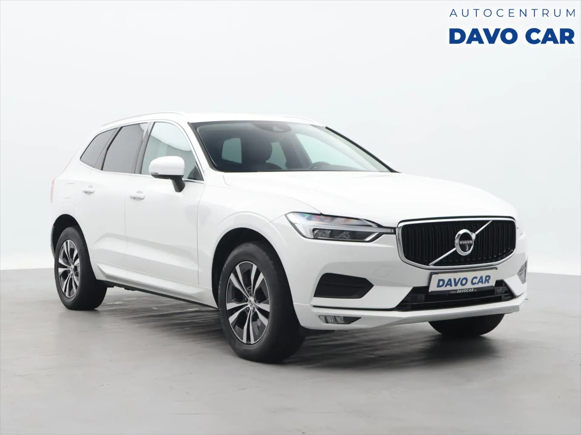 Volvo XC60 2,0 B4 145kW AWD Momentum CZ DPH, 2021
