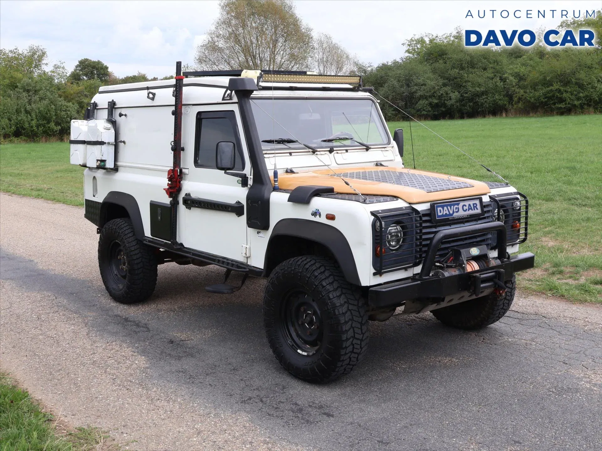 Land Rover Defender - Obrázek 1