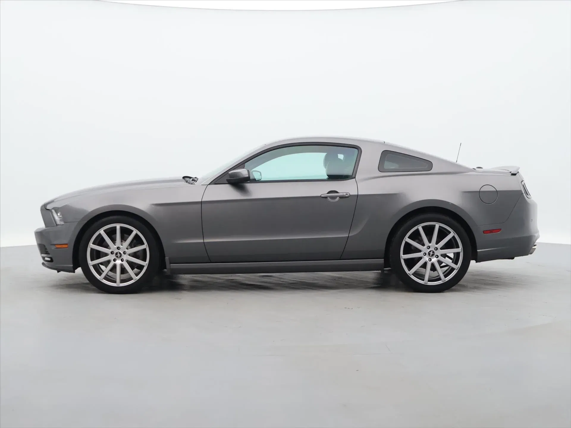 Ford Mustang - Náhled 4