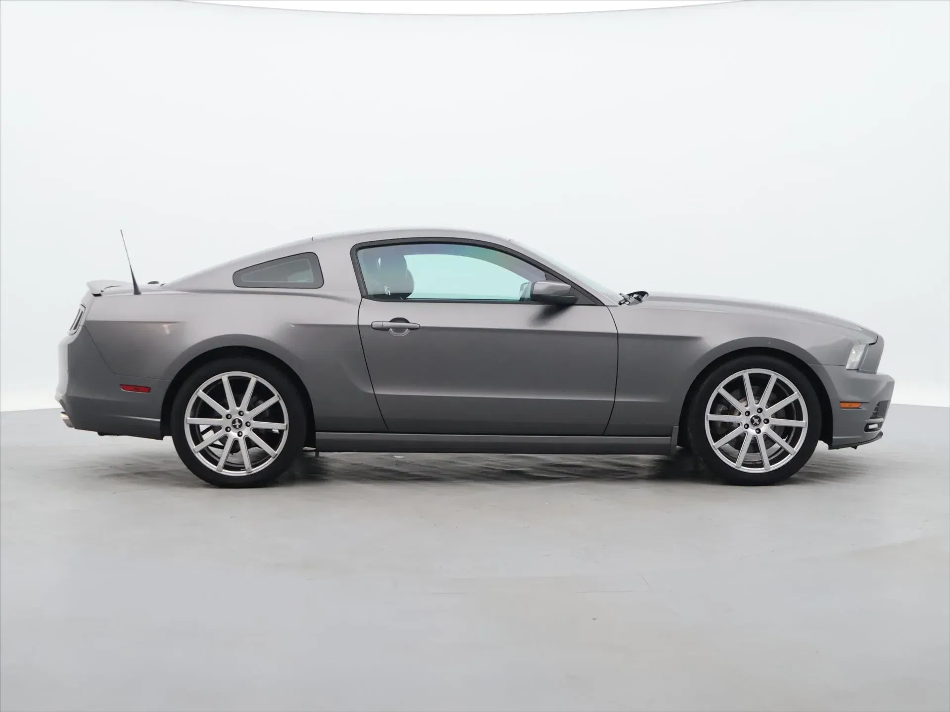 Ford Mustang - Náhled 8