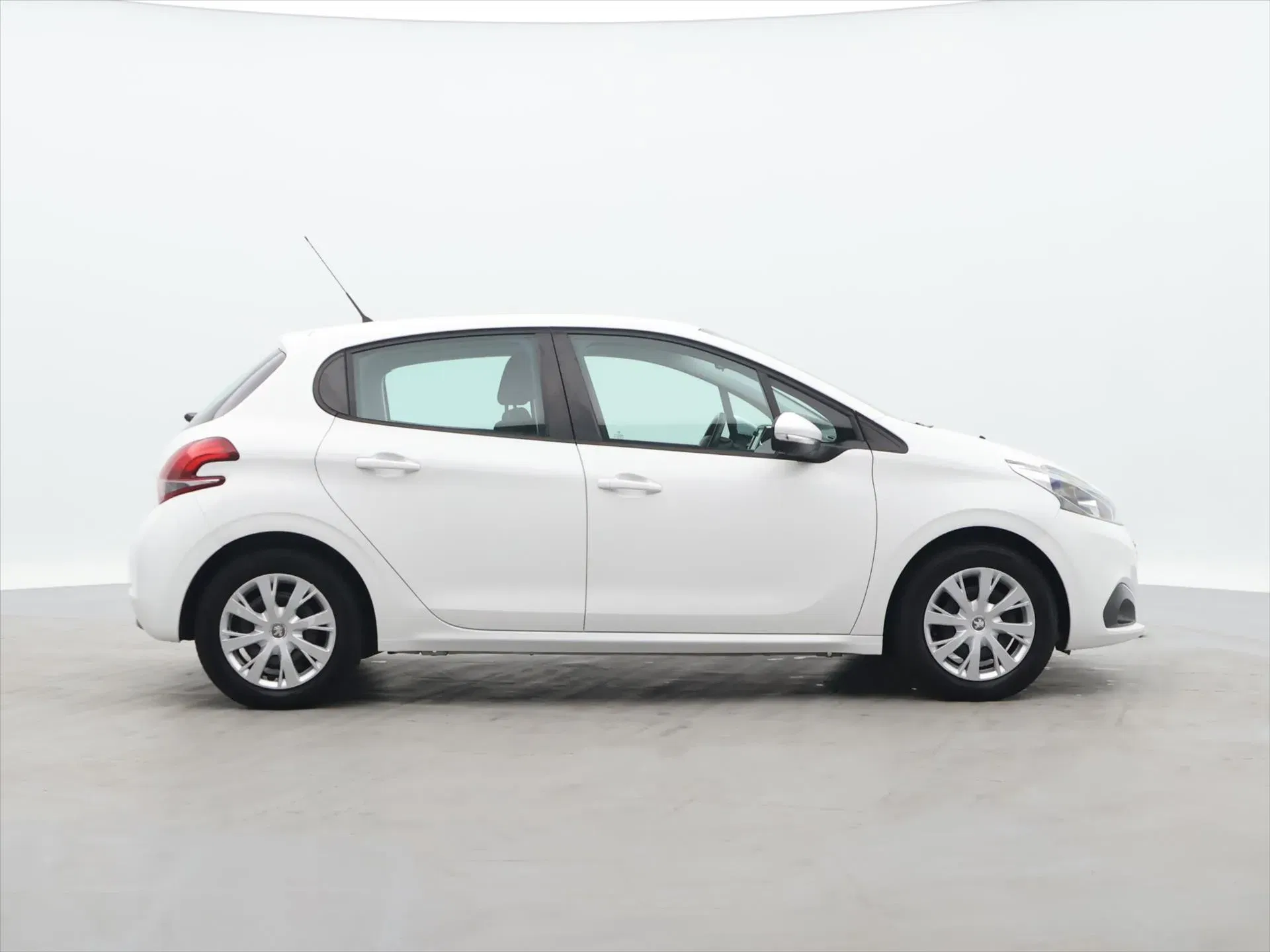 Peugeot 208 - Náhled 8