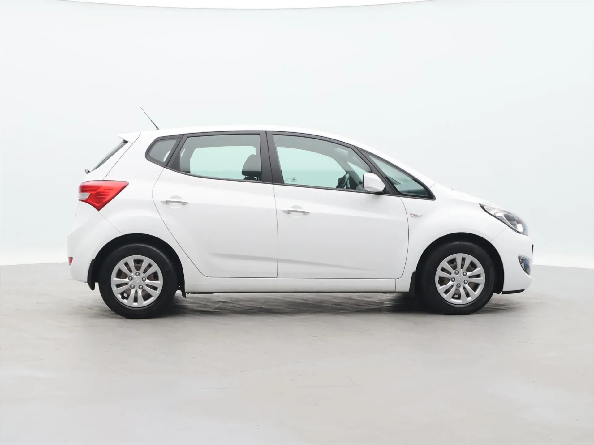 Hyundai ix20 - Náhled 8
