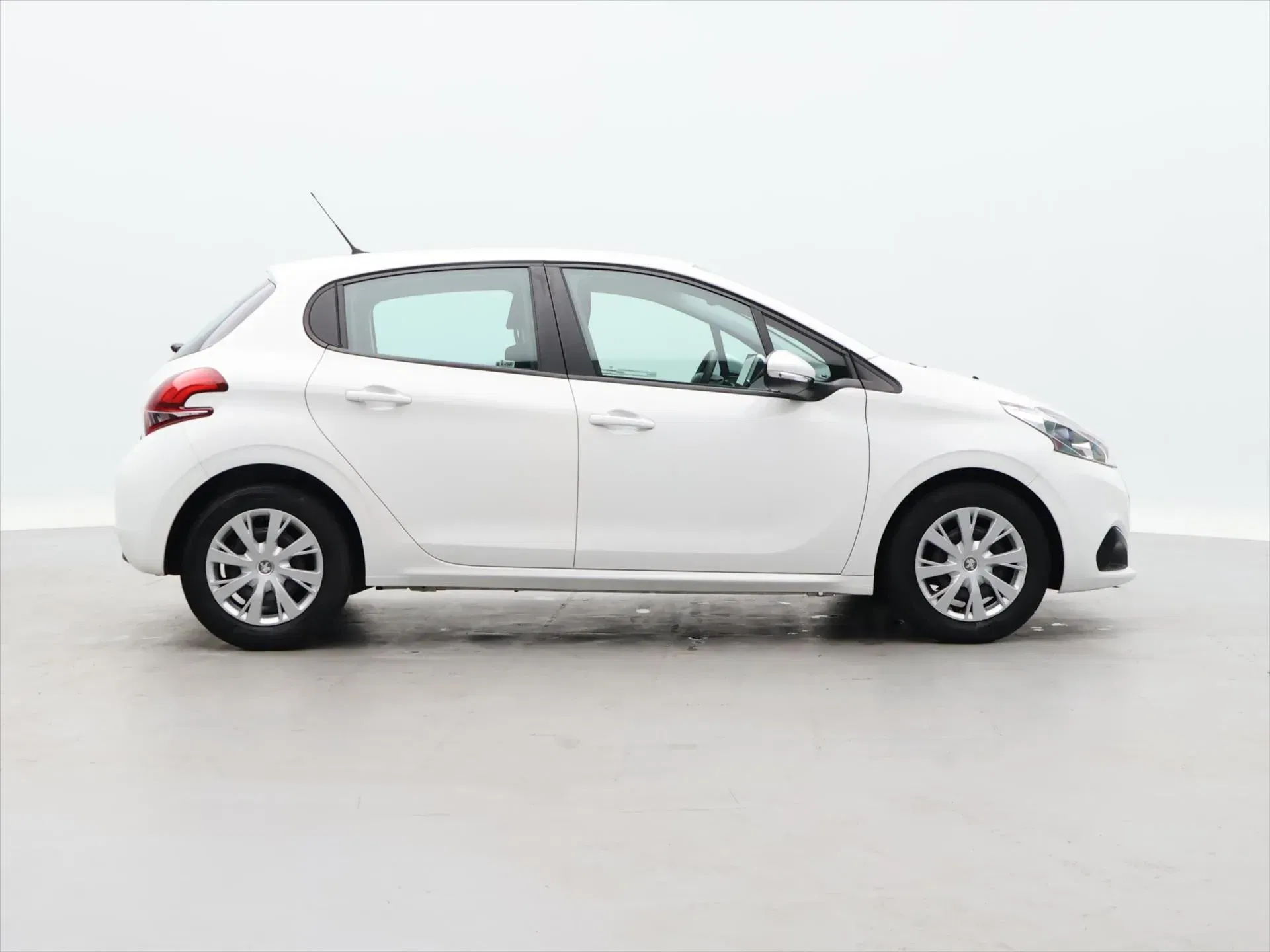 Peugeot 208 - Náhled 8