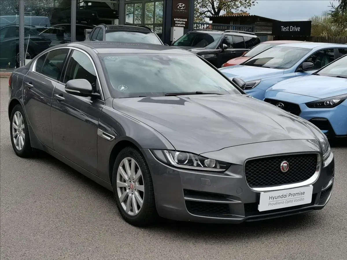Jaguar XE - Náhled 3