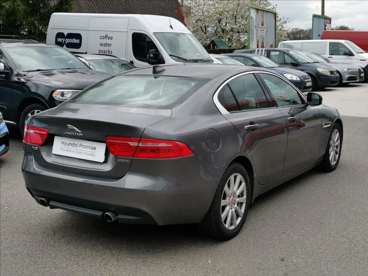 Jaguar XE - Náhled 4