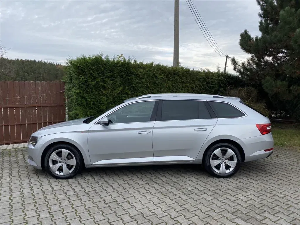 Škoda Superb - Náhled 2